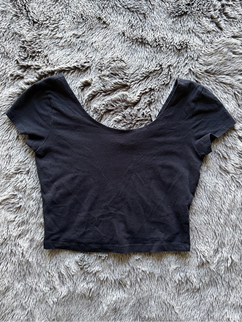 ✨2/25✨Garage Cropped Black Tee
